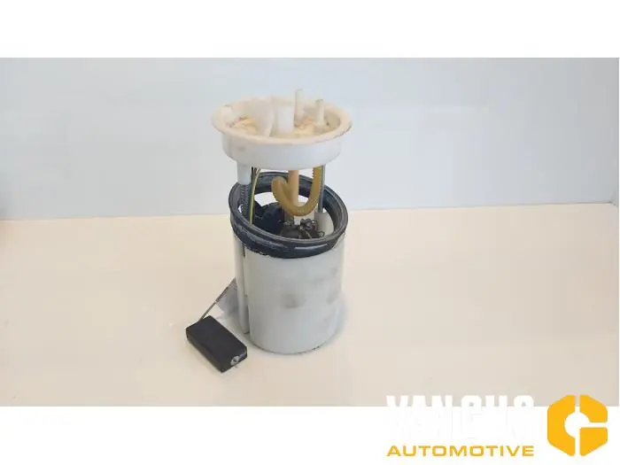 Expreslevering - Benzinepomp Volkswagen Polo O180576